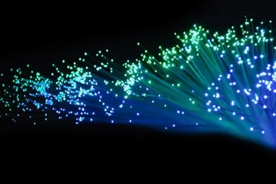 أصدرت Cisco وCorning بشكل مشترك ورقة بيضاء تقنية تقدم أليافًا ضوئية متعددة ال...